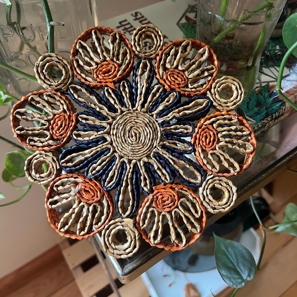 VINTAGE WICKER HOT PAD